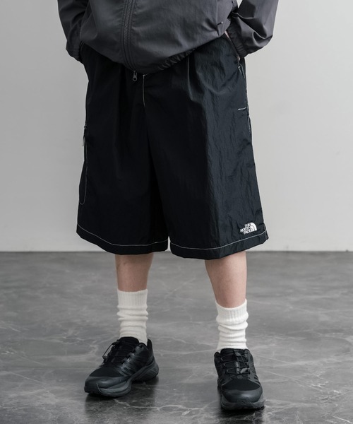 THE NORTH FACE(ザノースフェイス)の「日本未展開モデル THE NORTH FACE ザ・ノースフェイス WHITE LABEL ホワイトレーベル SHELDON BERMUDA ナイロンワイドハーフパンツ(その他パンツ・メンズ・スモークグレー/ブラック/カーキ・L/XL/M)」の1枚目の写真