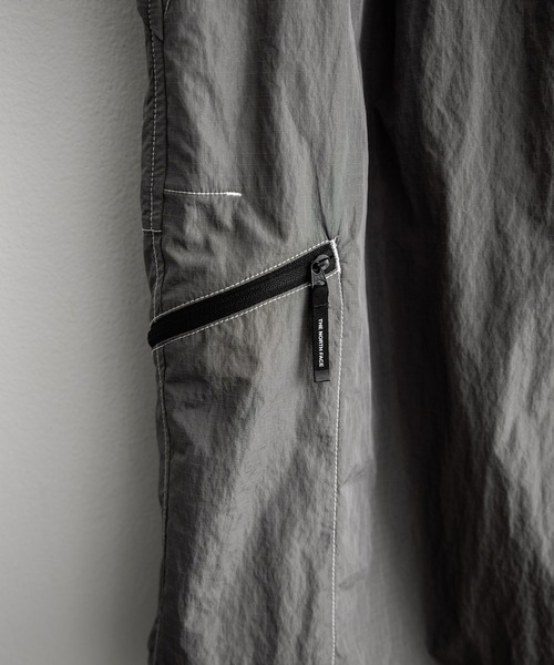 THE NORTH FACE(ザノースフェイス)の「日本未展開モデル THE NORTH FACE ザ・ノースフェイス WHITE LABEL ホワイトレーベル SHELDON BERMUDA ナイロンワイドハーフパンツ(その他パンツ・メンズ・スモークグレー/ブラック/カーキ・L/XL/M)」の4枚目の写真