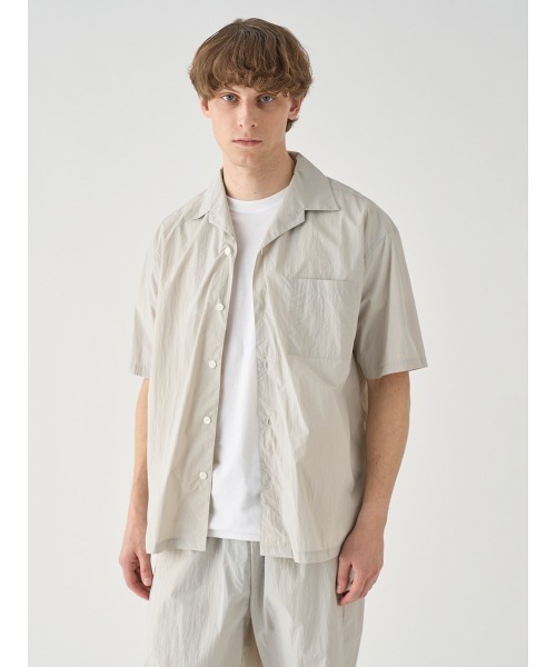 JOHN SMEDLEY(ジョンスメドレー)の「リサイクルナイロンワンピースカラー半袖シャツ(シャツ/ブラウス・メンズ・グレー・3/2)」の1枚目の写真
