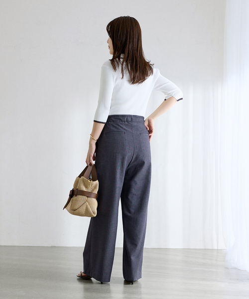 La TOTALITE(ラトータリテ)の「【洗える】サイドバックルパンツ(その他パンツ・レディース・ベージュ/ダークブルー・38/36)」の5枚目の写真
