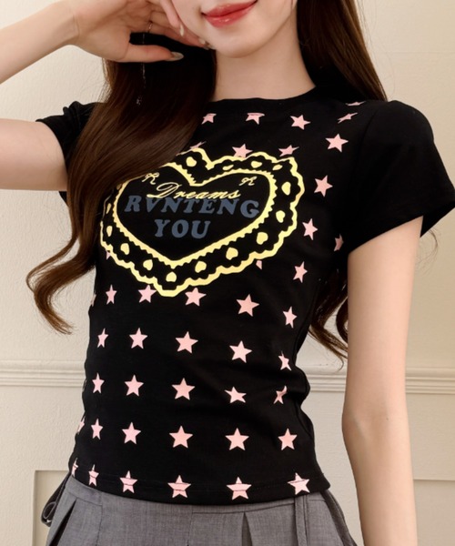 Ada.(エイダ)の「星柄 フロント ロゴ プリント コンパクト Tシャツ(Tシャツ/カットソー・レディース・ブラック/イエロー/ネイビー・FREE)」の2枚目の写真