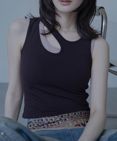 VACANCY(ヴァカンシー)の「アシンメトリー配色カップ付きタンク(タンクトップ・レディース・ネイビー/ボルドー/グレー/ブラック・FREE)」の4枚目の写真