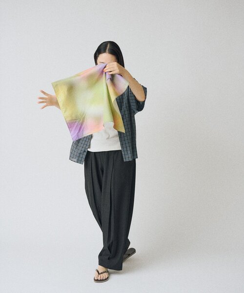 WHIMSIC(ウィムジック)の「【UNISEX/2サイズ展開】ボックスプリーツスラックス(その他パンツ・レディース・グレー/ブラック・1/2)」の4枚目の写真