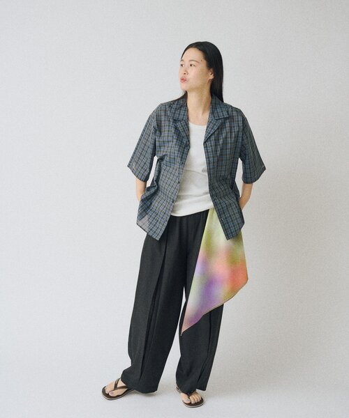 WHIMSIC(ウィムジック)の「【UNISEX/2サイズ展開】ボックスプリーツスラックス(その他パンツ・レディース・グレー/ブラック・1/2)」の5枚目の写真