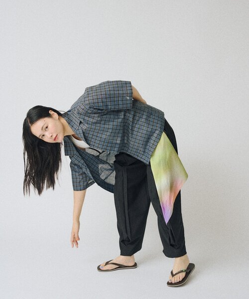 WHIMSIC(ウィムジック)の「【UNISEX/2サイズ展開】ボックスプリーツスラックス(その他パンツ・レディース・グレー/ブラック・1/2)」の6枚目の写真