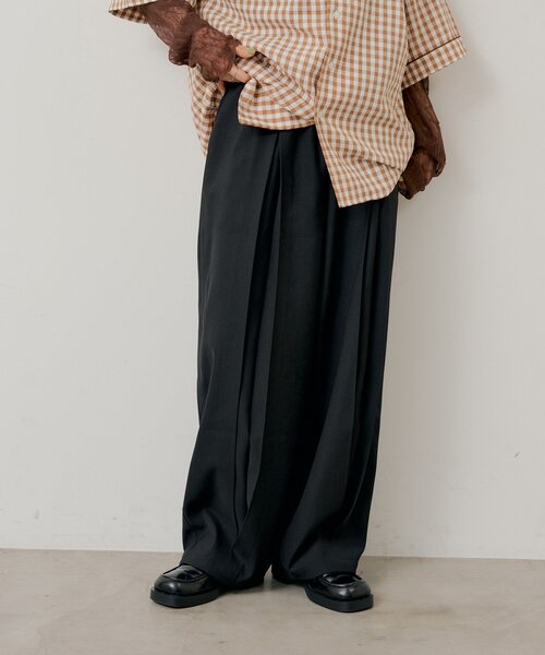 WHIMSIC(ウィムジック)の「【UNISEX/2サイズ展開】ボックスプリーツスラックス(その他パンツ・レディース・グレー/ブラック・1/2)」の8枚目の写真