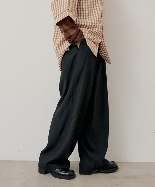 WHIMSIC(ウィムジック)の「【UNISEX/2サイズ展開】ボックスプリーツスラックス(その他パンツ・レディース・グレー/ブラック・1/2)」の9枚目の写真