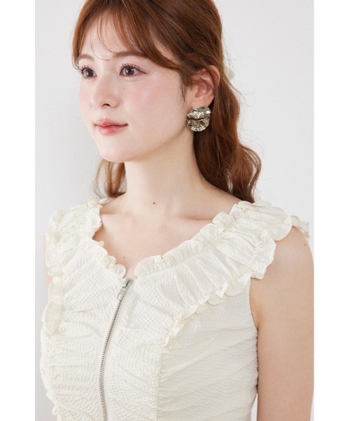 rienda(リエンダ)の「【AKB48 倉野尾成美さん着用】フロントジップノースリブラウス 夏服(シャツ/ブラウス・レディース・アイボリー/レッド/ブラック・SMALL/MEDIUM)」の12枚目の写真