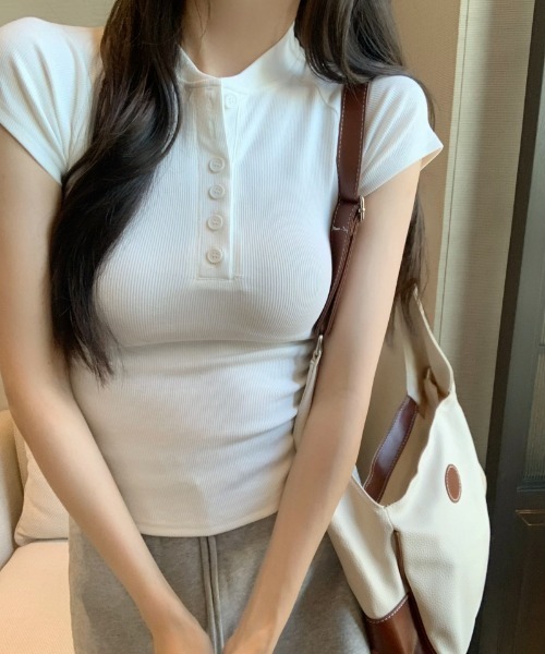 Emilie(エミリー)の「ヘンリーネック半袖トップス(Tシャツ/カットソー・レディース・ブラック/オートミール/ホワイト・FREE)」の4枚目の写真