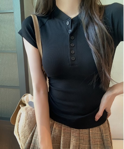 Emilie(エミリー)の「ヘンリーネック半袖トップス(Tシャツ/カットソー・レディース・ブラック/オートミール/ホワイト・FREE)」の10枚目の写真