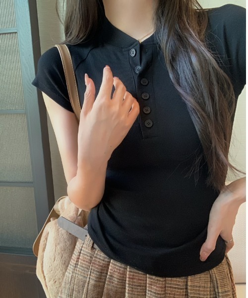Emilie(エミリー)の「ヘンリーネック半袖トップス(Tシャツ/カットソー・レディース・ブラック/オートミール/ホワイト・FREE)」の12枚目の写真
