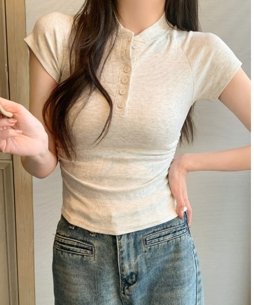 Emilie(エミリー)の「ヘンリーネック半袖トップス(Tシャツ/カットソー・レディース・ブラック/オートミール/ホワイト・FREE)」の16枚目の写真