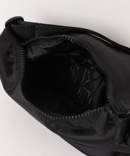 HUNTER(ハンター)の「【HUNTER】ハンター ORIGINAL ESSENTIAL MINI HOBO ショルダーバッグ(ショルダーバッグ・レディース・ブルー/ブラック/レッド・FREE)」の4枚目の写真