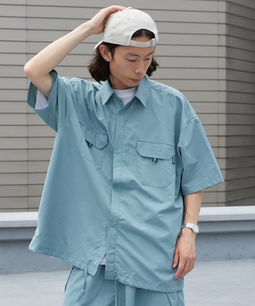 Russell Athletic(ラッセルアスレティック)の「RUSSELL ATHLETIC / ラッセルアスレティック SHELTECH Ripstop Shirt リップストップ ユーティリティーシャツ 半袖 メンズ 2026年 夏 夏服(シャツ/ブラウス・メンズ・ブラック/ベージュ/サックスブルー・M/L/XL)」の2枚目の写真