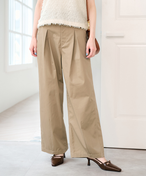 U by SPICK&SPAN(ユーバイスピックアンドスパン)の「ライトツイルタックカーブパンツ(その他パンツ・レディース・ベージュ/カーキ・38/36)」の2枚目の写真