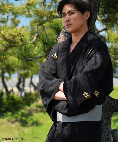 jiggys shop(ジギーズショップ)の「阪神タイガース承認コラボ 浴衣 メンズ 5点 セット【 浴衣+帯+下駄+扇子+信玄袋 】(浴衣・メンズ・ブラック系その他・SMALL/MEDIUM/LARGE/X-LARGE/X-SMALL)」の7枚目の写真