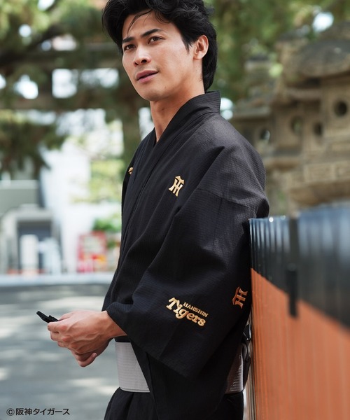 jiggys shop(ジギーズショップ)の「阪神タイガース承認コラボ 浴衣 メンズ 5点 セット【 浴衣+帯+下駄+扇子+信玄袋 】(浴衣・メンズ・ブラック系その他・SMALL/MEDIUM/LARGE/X-LARGE/X-SMALL)」の10枚目の写真