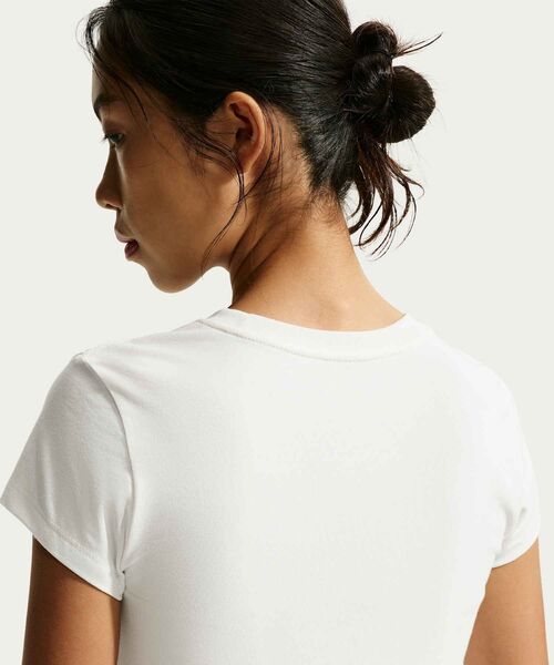 NIKE(ナイキ)の「ナイキ スポーツウェア チル ニット ウィメンズ スリム モッドクロップド Tシャツ / Nike Sportswear Chill Knit Women's Slim Mod-Cropped T-Shirt IM6415-133 Sail(Tシャツ/カットソー・レディース・クリーム・M/L/XL/S/XS)」の2枚目の写真