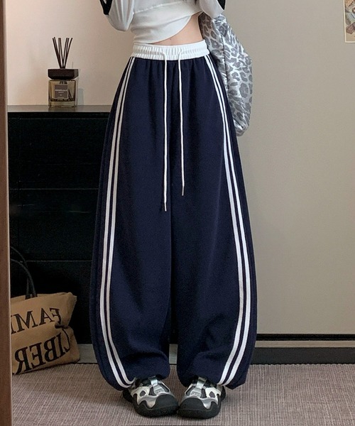 AVYL(アヴィル)の「サイドラインワイドパンツ(その他パンツ・レディース・グレー/ホワイト×ネイビー・M)」の8枚目の写真