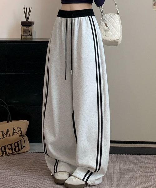 AVYL(アヴィル)の「サイドラインワイドパンツ(その他パンツ・レディース・グレー/ホワイト×ネイビー・M)」の5枚目の写真