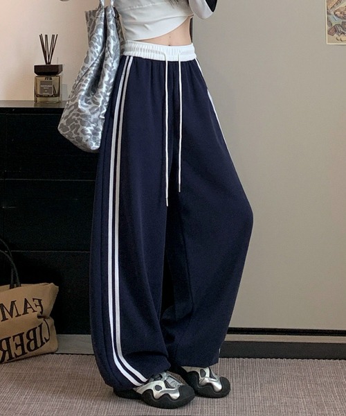 AVYL(アヴィル)の「サイドラインワイドパンツ(その他パンツ・レディース・グレー/ホワイト×ネイビー・M)」の3枚目の写真