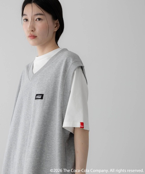 LOWRYS FARM(ローリーズファーム)の「SETUP可能【LFM(U)】Coca-Cola/ミニウラケVEST 878211(Tシャツ/カットソー・メンズ・グレー/ブラック・MEDIUM/LARGE)」の2枚目の写真