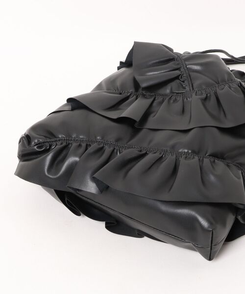 cache cache(カシュ カシュ)の「カシュカシュ cachecache / アシンメトリーフリルドロストショルダーバッグ(ショルダーバッグ・レディース・ブラック/グレー・FREE)」の4枚目の写真