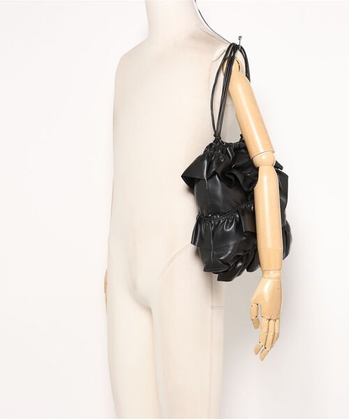 cache cache(カシュ カシュ)の「カシュカシュ cachecache / アシンメトリーフリルドロストショルダーバッグ(ショルダーバッグ・レディース・ブラック/グレー・FREE)」の6枚目の写真