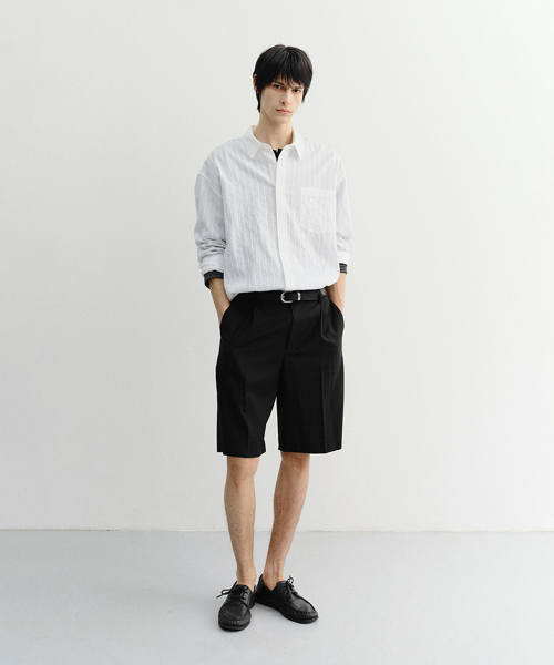 DUNST FOR MEN(ダンストフォーメン)の「PLEATED BERMUDA SHORTS_UDPA6B322_BLACK(その他パンツ・メンズ・ブラック・LARGE/SMALL/MEDIUM)」の1枚目の写真