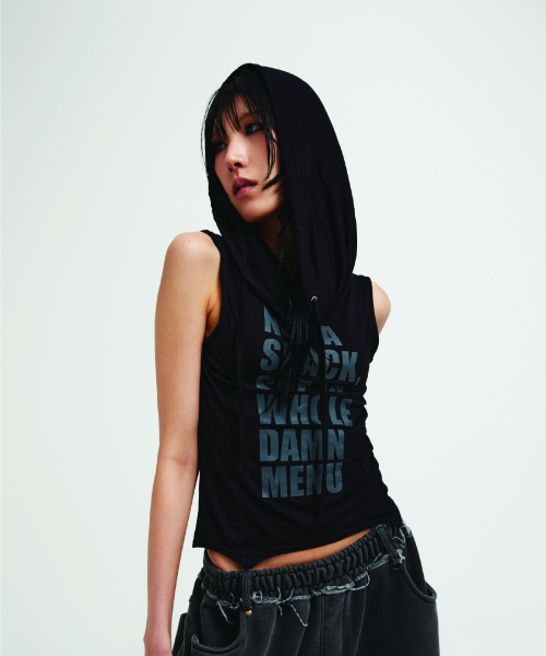 CUTOUT(カトアウト)の「シングラー フードパーカー スリーブレス-ブラック(Tシャツ/カットソー・レディース・その他・FREE)」の3枚目の写真