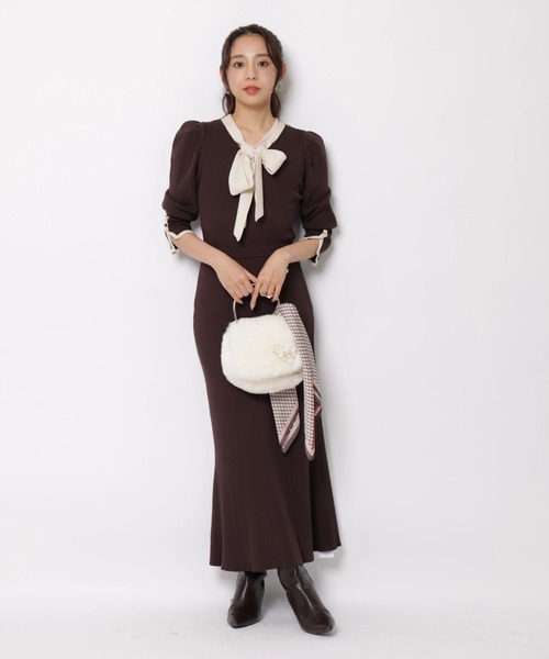 JUSGLITTY(ジャスグリッティー)の「配色ボウタイパフニットワンピース(ワンピース・レディース・ブラック/ブラウン/グレイッシュベージュ・2/1)」の14枚目の写真