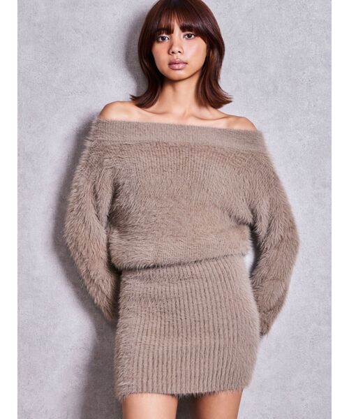 GYDA(ジェイダ)の「オフショルデザインシャギーニットワンピース(ワンピース・レディース・オフホワイト/ベージュ/チャコールグレー/ブラック・FREE)」の5枚目の写真