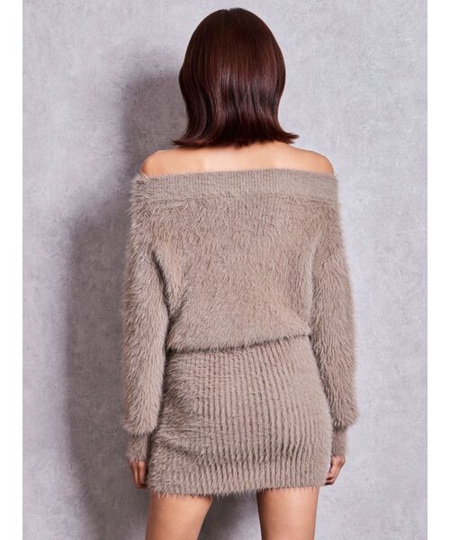 GYDA(ジェイダ)の「オフショルデザインシャギーニットワンピース(ワンピース・レディース・オフホワイト/ベージュ/チャコールグレー/ブラック・FREE)」の8枚目の写真
