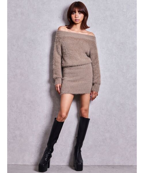 GYDA(ジェイダ)の「オフショルデザインシャギーニットワンピース(ワンピース・レディース・オフホワイト/ベージュ/チャコールグレー/ブラック・FREE)」の9枚目の写真