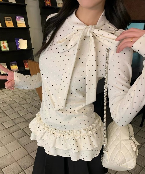 SHERU(シェル)の「クラシカルドット ボウタイペプラムトップス チュニックワンピ(Tシャツ/カットソー・レディース・ホワイト・M)」の1枚目の写真
