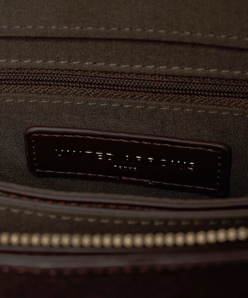 UNITED ARROWS(ユナイテッドアローズ)の「フラップ クラスプ トートバッグ(トートバッグ・レディース・ブラック/ブラウン系・FREE)」の4枚目の写真