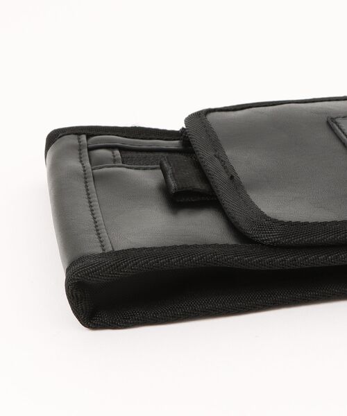 NEW ERA（ニューエラ）の「【NEW ERA/ニューエラ】ネックポーチ 0.3L シンセティックレザー ブラック（ショルダーバッグ・メンズ・ブラック・FREE）」の3枚目の写真
