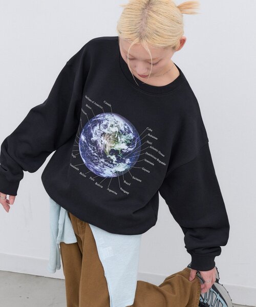 CIAOPANIC TYPY(チャオパニックティピー)の「【ZOZO限定】【UNISEX】MOON/EARTHスウェット(スウェット・レディース・ブラック/ホワイト/グレー/ブラック系その他・MEDIUM/LARGE)」の1枚目の写真