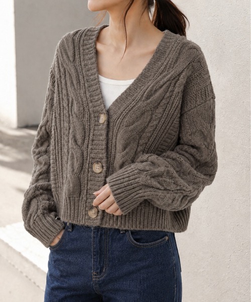 Mku Ekta(ムクエクタ)の「Vネックケーブルニットカーディガン(カーディガン/ボレロ・レディース・ブラウン/ホワイト・FREE)」の10枚目の写真