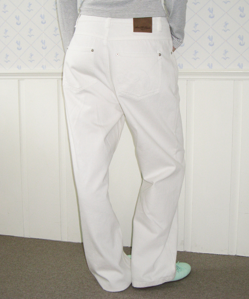 AMESWORLDWIDE(アメスワールドワイド)の「CLASSIC STRAIGHT DENIM PANTS WHITE(デニムパンツ・レディース・その他・LARGE/SMALL/MEDIUM)」の1枚目の写真