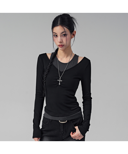 AVANDRESS(アバンドレス )の「ポエル Vネック シャーリング フェイクレイヤードTシャツ_5COL(Tシャツ/カットソー・レディース・チャコールグレー/ライトブルー/ブラック/ダークブラウン/PINK・SMALL/MEDIUM)」の1枚目の写真