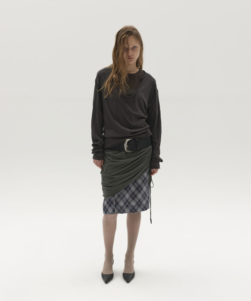 LCDC TM(エルシーディーシーティーエム)の「DEEP NECK COTTON TOP (DARK GREY)(Tシャツ/カットソー・レディース・その他・OS)」の2枚目の写真