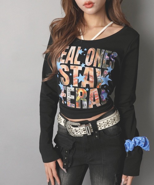 SPINNS(スピンズ)の「長袖Tシャツ/カラフルガールフォト/平成ギャル(Tシャツ/カットソー・レディース・オフホワイト/ピンク/ラベンダー/サックスブルー/ブラック・ONESIZE)」の6枚目の写真