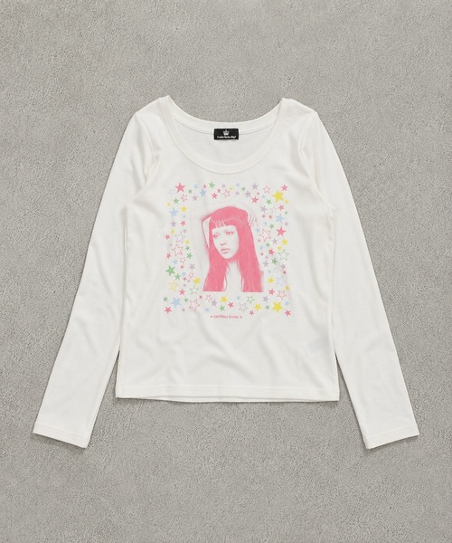 SPINNS(スピンズ)の「長袖Tシャツ/カラフルガールフォト/平成ギャル(Tシャツ/カットソー・レディース・オフホワイト/ピンク/ラベンダー/サックスブルー/ブラック・ONESIZE)」の15枚目の写真