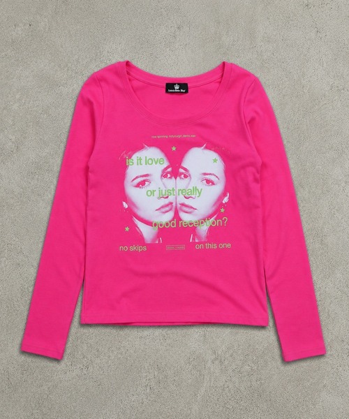SPINNS(スピンズ)の「長袖Tシャツ/カラフルガールフォト/平成ギャル(Tシャツ/カットソー・レディース・オフホワイト/ピンク/ラベンダー/サックスブルー/ブラック・ONESIZE)」の17枚目の写真