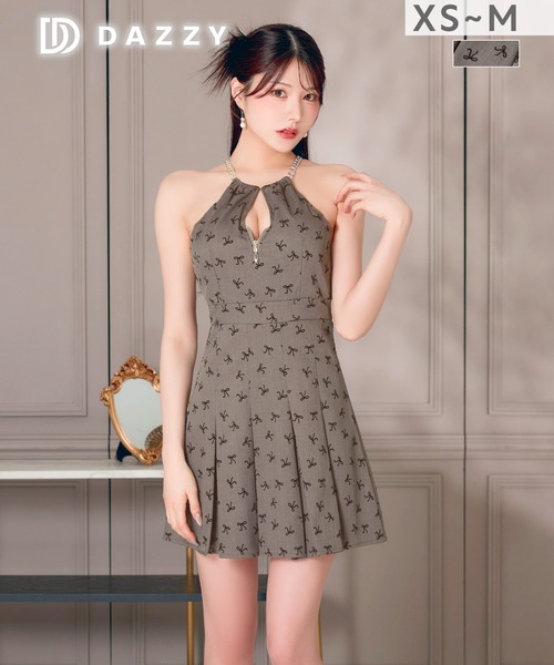 DAZZY(デイジー)の「ネックチェーン谷間ジップリボン柄Aラインミニ丈キャバドレス(ドレス・レディース・グレー・S/M/XS)」の4枚目の写真