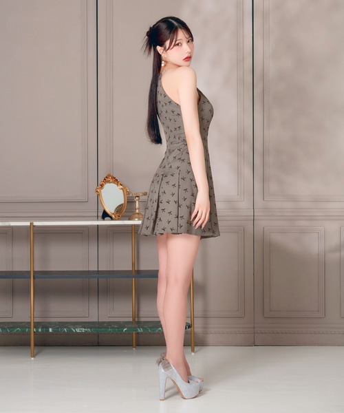 DAZZY(デイジー)の「ネックチェーン谷間ジップリボン柄Aラインミニ丈キャバドレス(ドレス・レディース・グレー・S/M/XS)」の12枚目の写真
