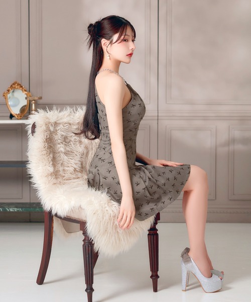 DAZZY(デイジー)の「ネックチェーン谷間ジップリボン柄Aラインミニ丈キャバドレス(ドレス・レディース・グレー・S/M/XS)」の10枚目の写真