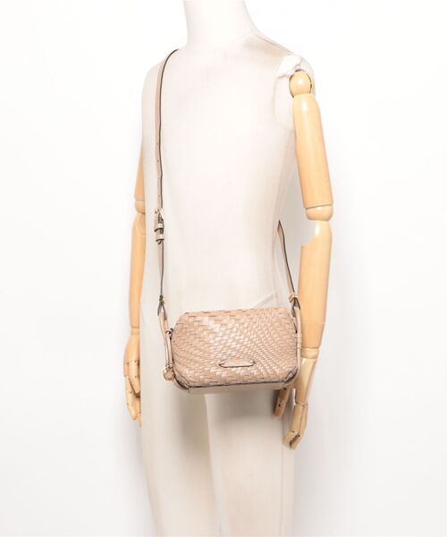 COLE HAAN（コールハーン）の「セシリー ミニ クロスボディ womens（ショルダーバッグ・レディース・ベージュ・OSFA）」の11枚目の写真