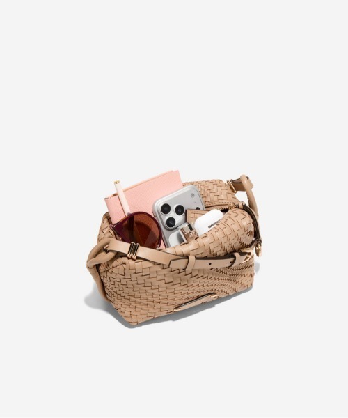 COLE HAAN（コールハーン）の「セシリー ミニ クロスボディ womens（ショルダーバッグ・レディース・ベージュ・OSFA）」の6枚目の写真